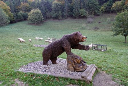 _dsc4638_b_r_mit_erbeutetem_schaf.jpg