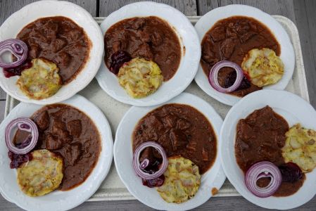 _dsc3468_hirschgulasch.jpg