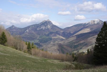 20260421_154924__dsc1920_maly_rozsutec_velky_rozsutec_stoh.jpg